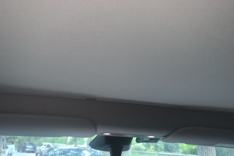 Tesla Model Y 2024 car image #20