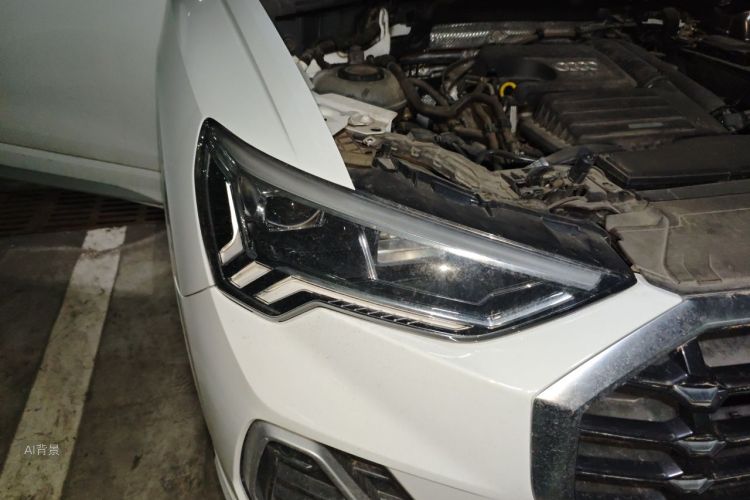 Audi Q3 2019 car image #8