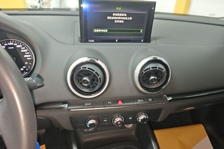 Audi A3 2019 car image #13