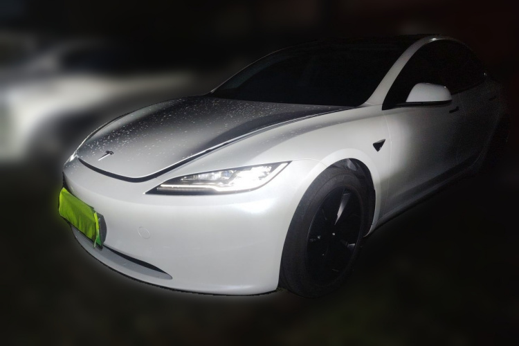 Tesla Model 3 2025 car image #2