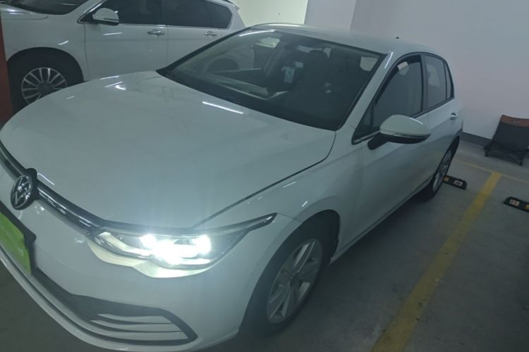 Volkswagen Golf 2023 car image #2