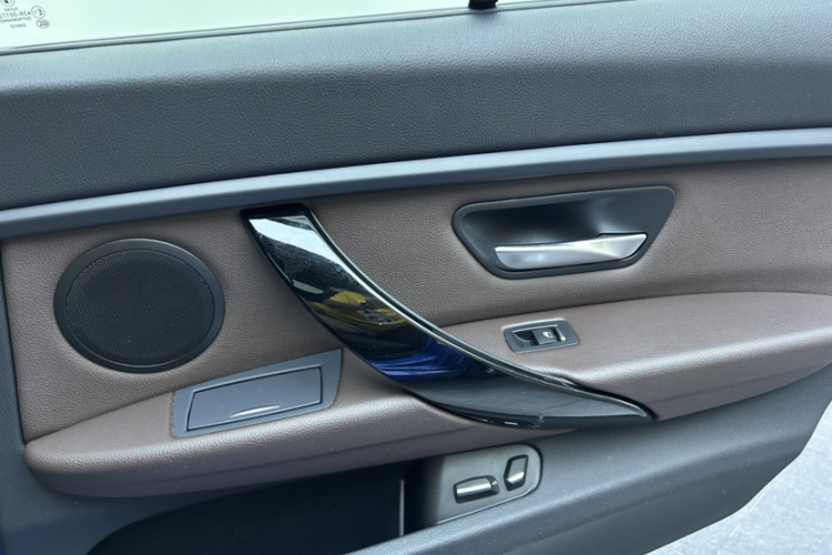 BMW 3 Series 2019 #15 BMW 3 Series 2019 car image #15