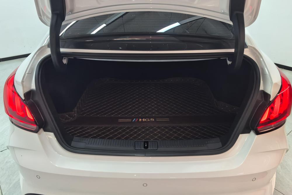 2025 car image #17