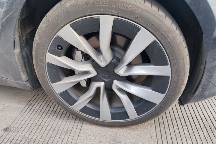 Tesla Model 3 2024 car image #9