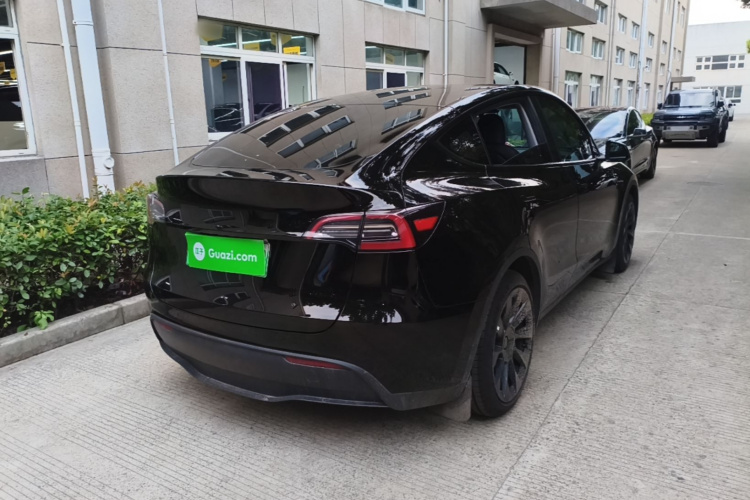 Tesla Model Y 2023 car image #5
