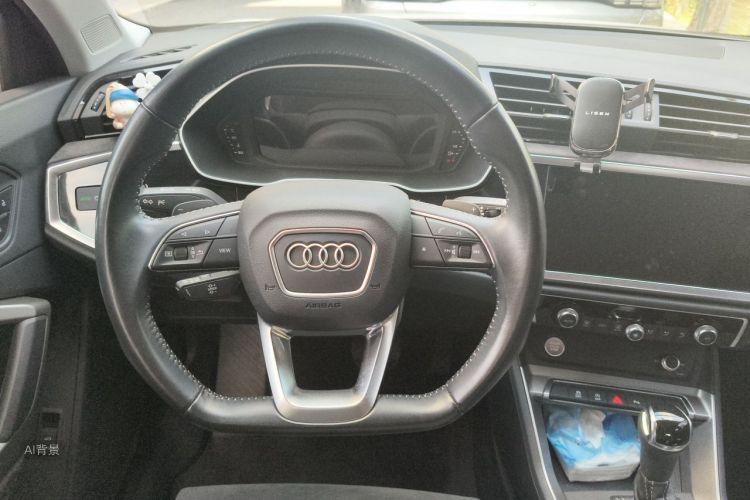 Audi Q3 2020 car image #12