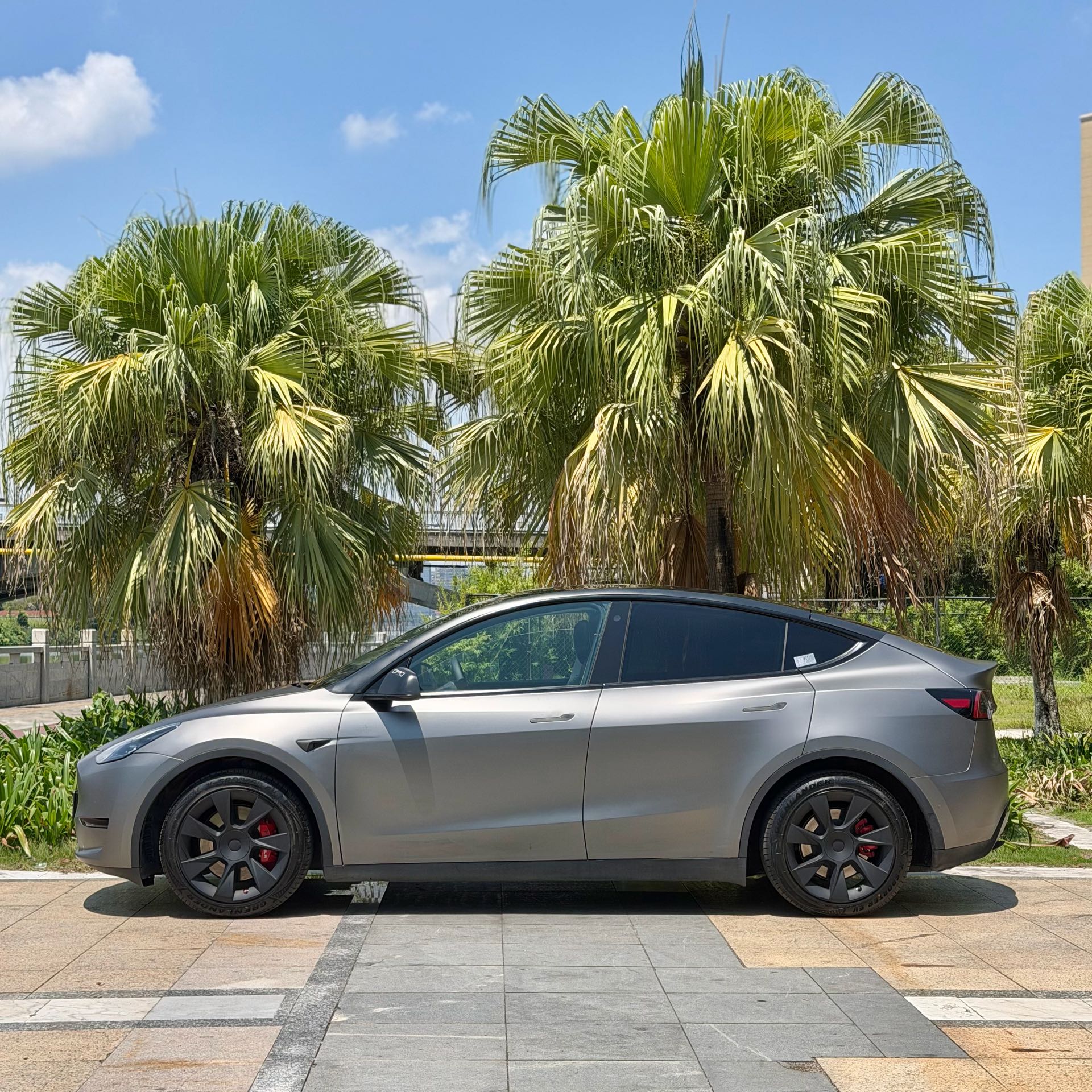 Tesla Model Y 2023 صورة سيارة #9