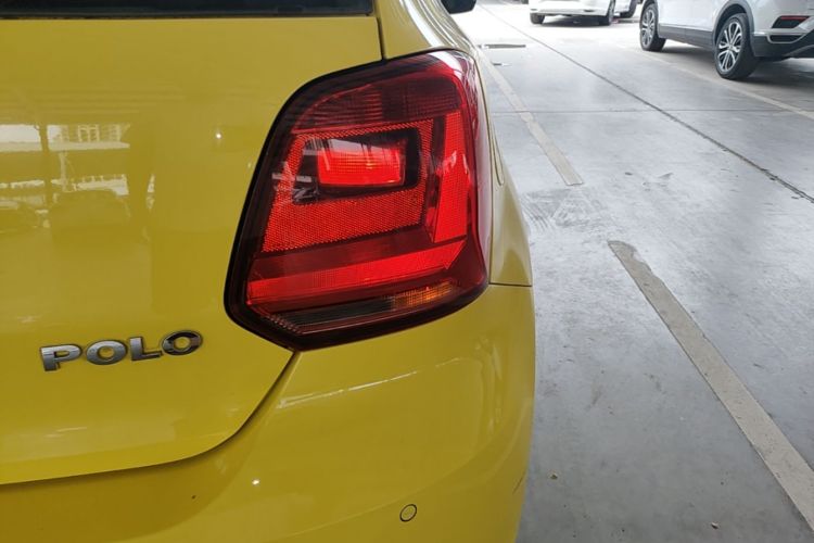 Volkswagen Polo 2015 car image #8