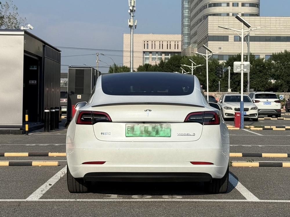 Tesla Model 3 2022 car image #5