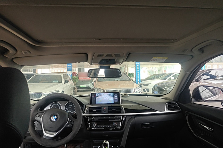 BMW 3 Series 2017 car image #18