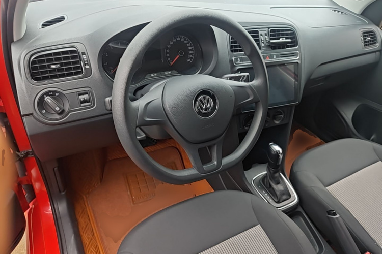 Volkswagen Polo 2018 car image #11