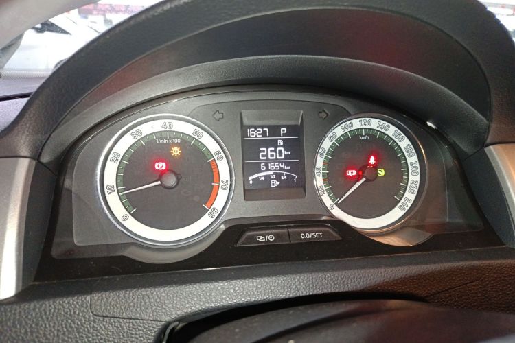 Skoda Rapid 2018 image de voiture #16