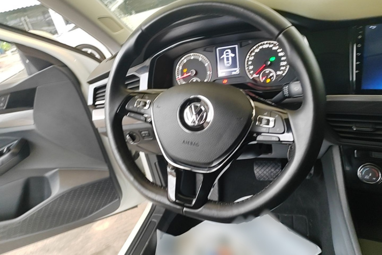 2019 car image #11