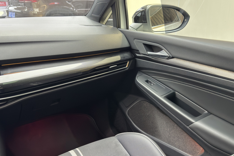 Volkswagen Golf 2021 car image #20