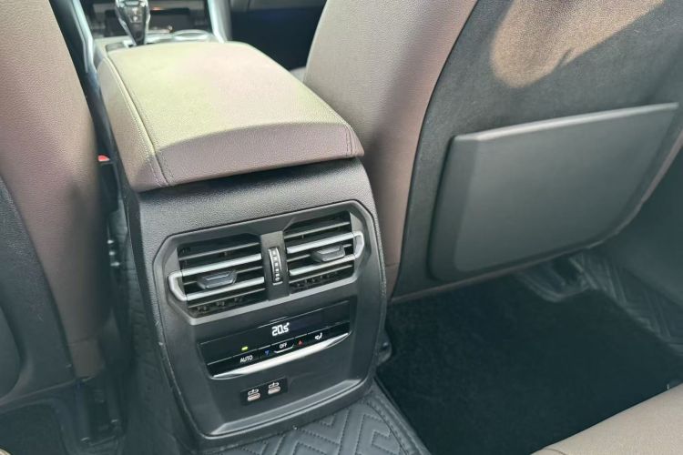 BMW 3 Series 2019 #15 BMW 3 Series 2019 car image #15