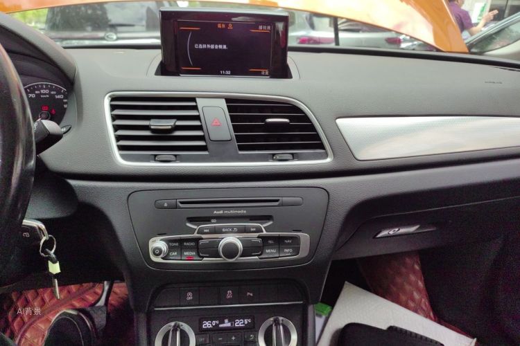 Audi Q3 2015 car image #15
