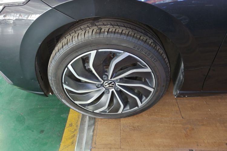 Volkswagen Golf 2021 car image #9