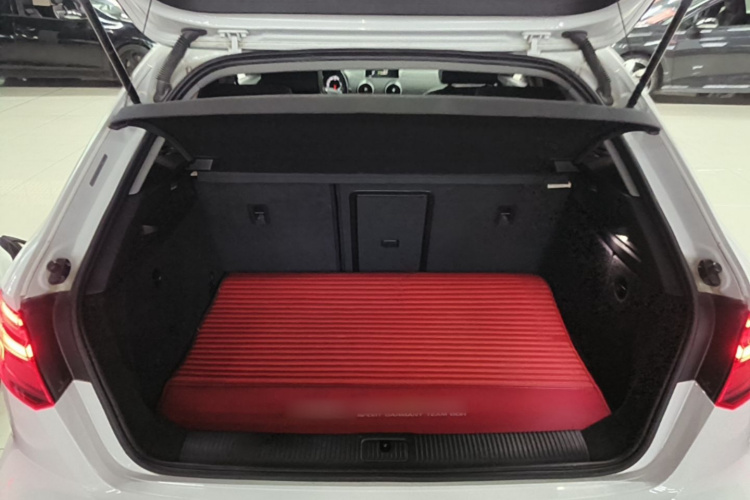 Audi A3 2018 car image #21