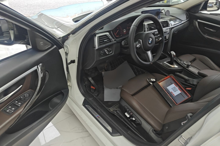 BMW 3 Series 2018 #16 BMW 3 Series 2018 car image #16