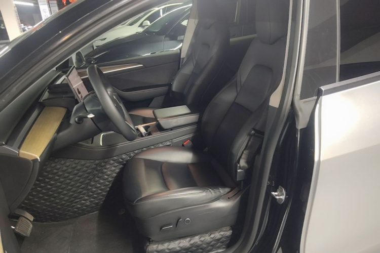 Tesla Model Y 2023 #15 Tesla Model Y 2023 car image #15