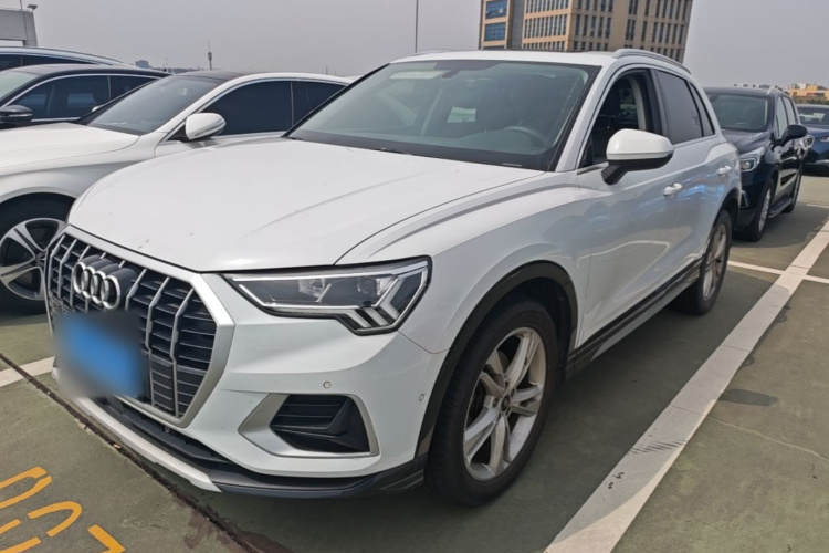 Audi Q3 2021 car image #2