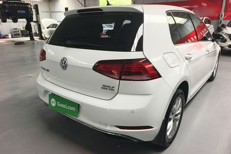 Volkswagen Golf 2019 car image #7