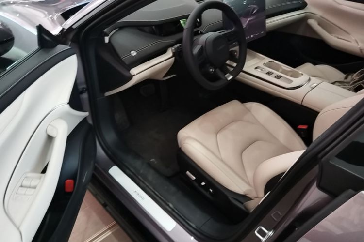 MI SU7 2025 car image #16