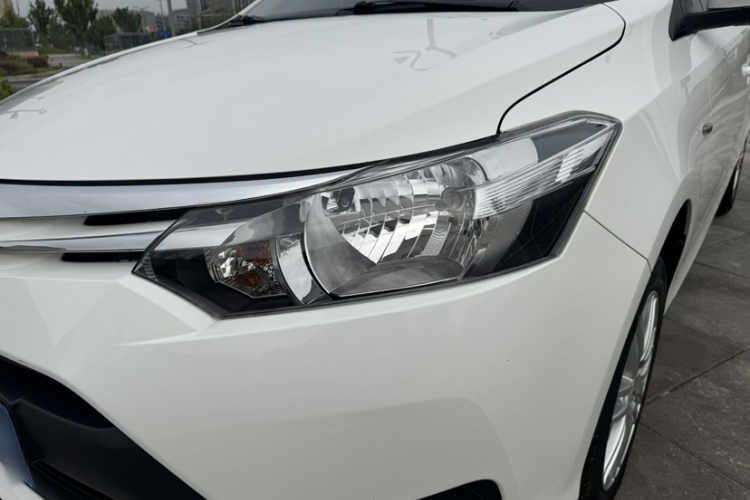 Toyota Vios 2015 immagine di auto #24
