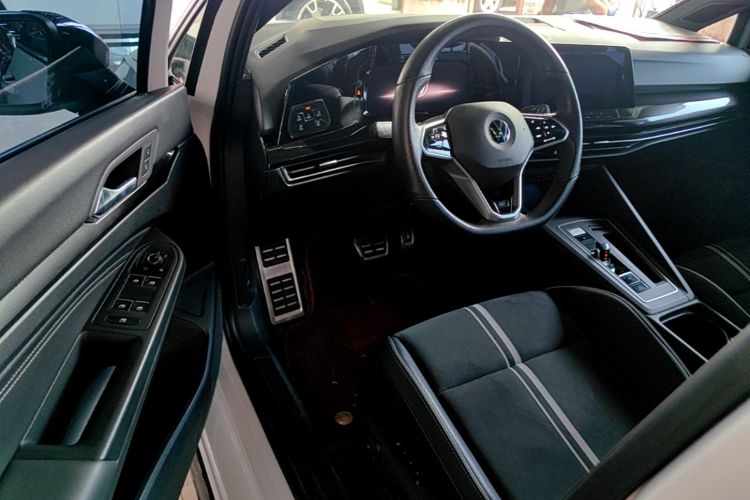 Volkswagen Golf 2022 car image #16