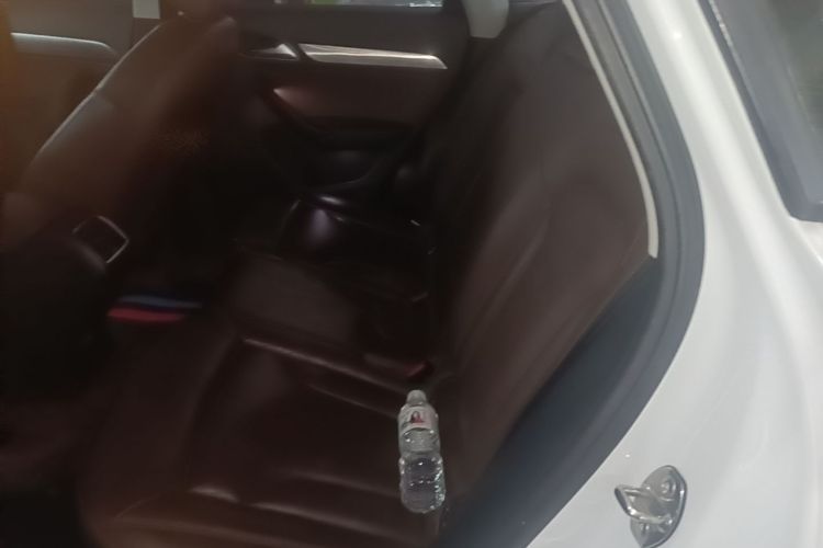 Audi Q3 2018 car image #17