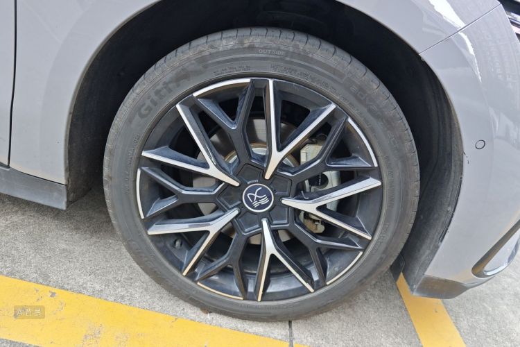 BYD Han 2025 car image #9