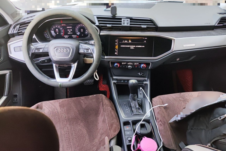 Audi Q3 2019 car image #12