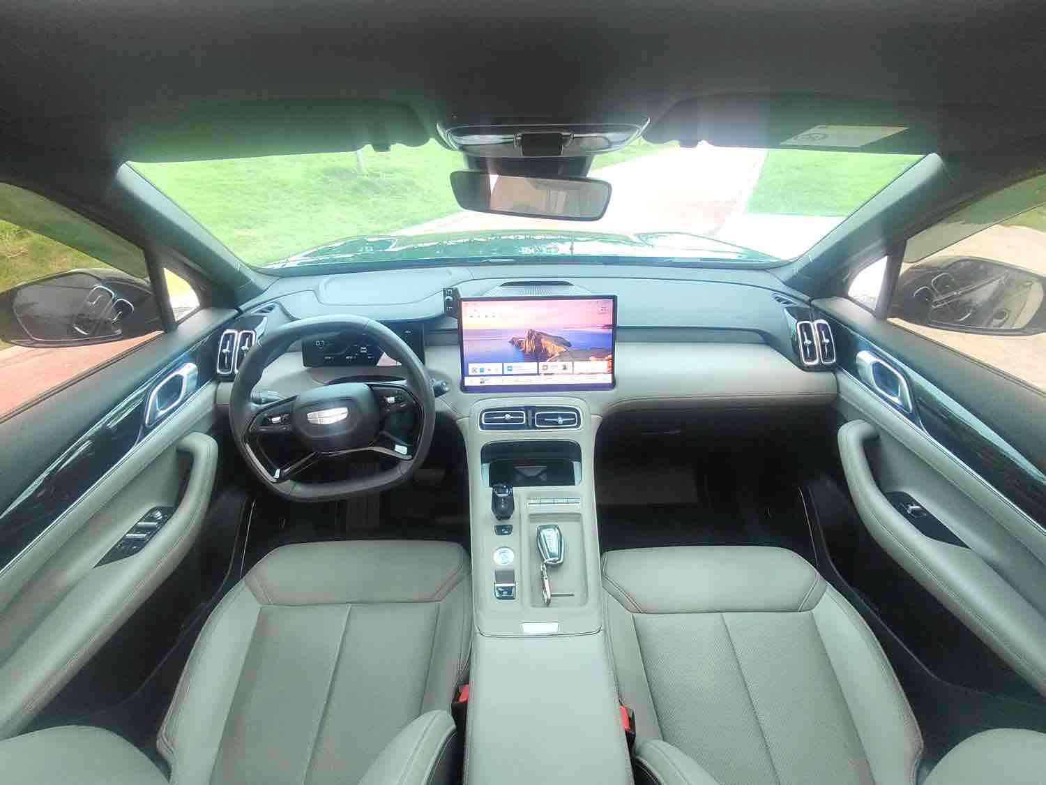 GEELY Boyue L 2025 car image #10