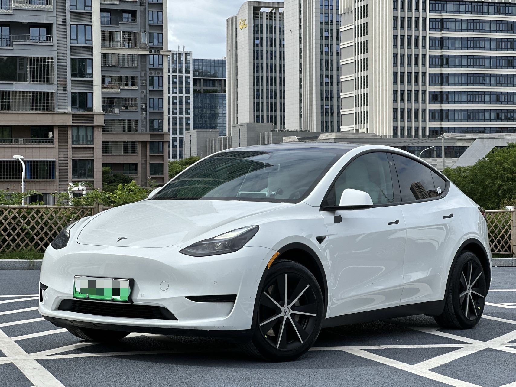 Tesla Model Y 2024 Tesla Model Y 2024 car image