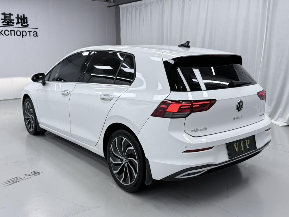 Volkswagen Golf 2022 car image #4