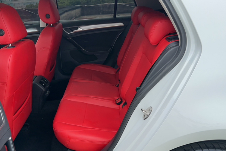 Volkswagen Golf 2020 car image #10