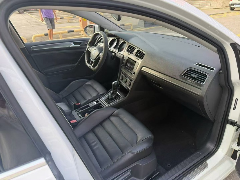 Volkswagen Golf 2014 car image #8