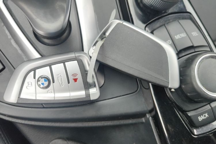 BMW 3 Series 2017 #9 BMW 3 Series 2017 car image #9