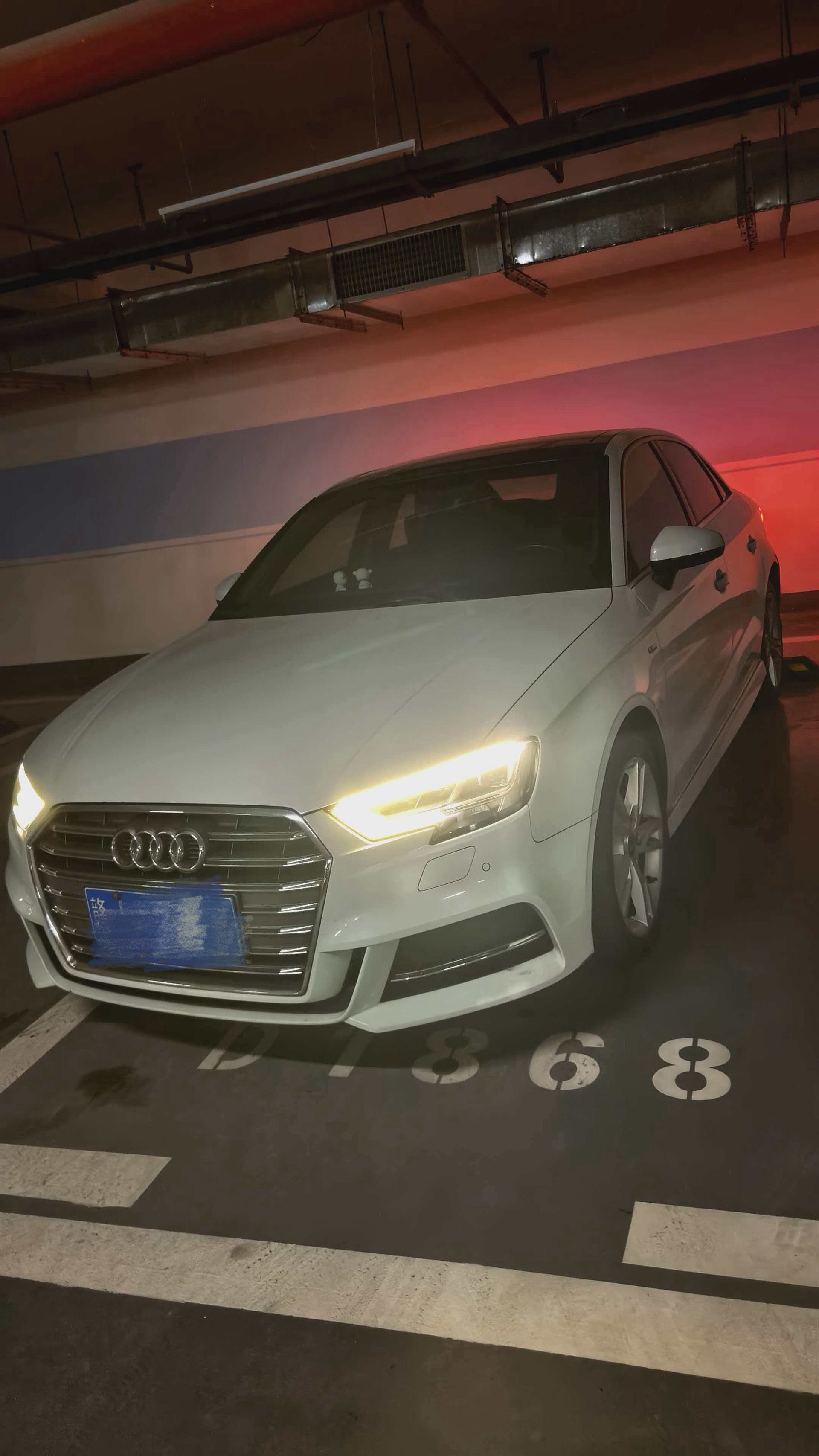 2019 immagine di auto 