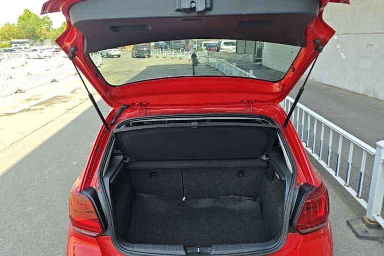 Volkswagen Polo 2017 car image #19