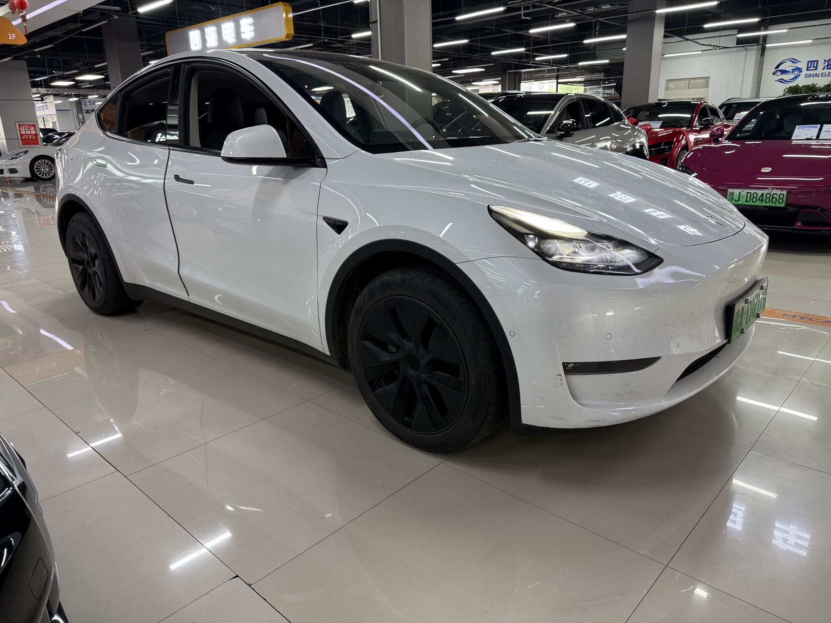 Tesla Model Y 2023 #3 Tesla Model Y 2023 car image #3