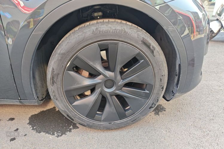 Tesla Model Y 2024 immagine di auto #9