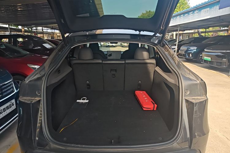 Tesla Model Y 2025 car image #19