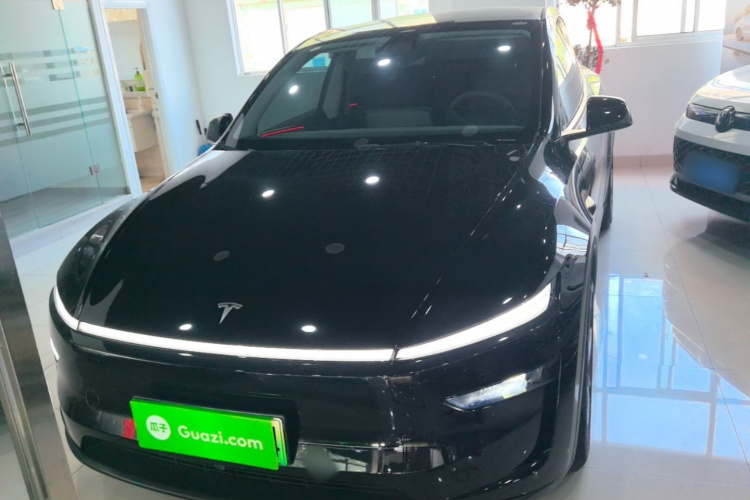 Tesla Model Y 2025 immagine di auto #3