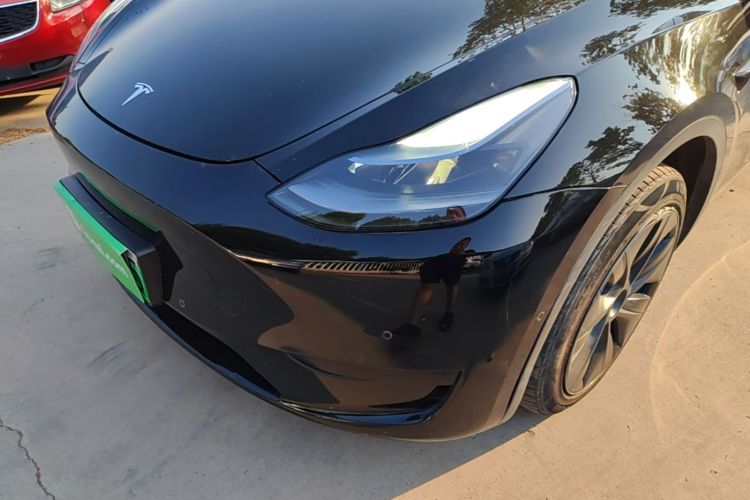 Tesla Model Y 2023 car image #23