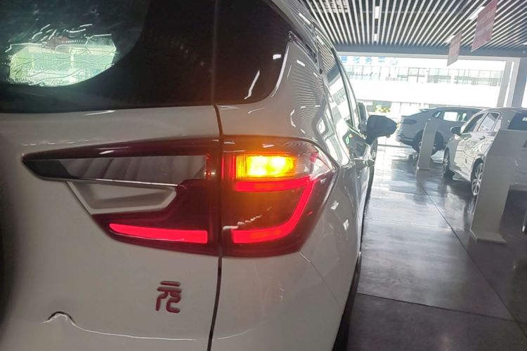 BYD Yuan 2017 #8 BYD Yuan 2017 car image #8