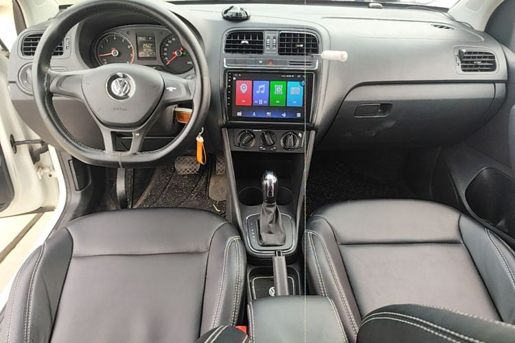 Volkswagen Polo 2017 car image #11