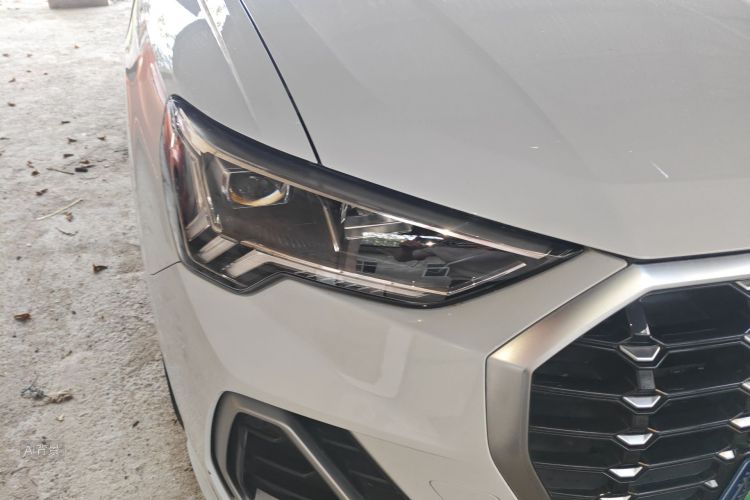 Audi Q3 2021 car image #8