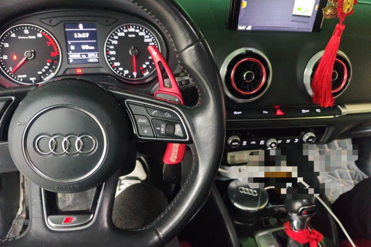 Audi A3 2018 car image #15