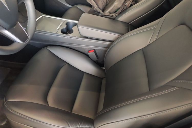 Tesla Model Y 2023 car image #19